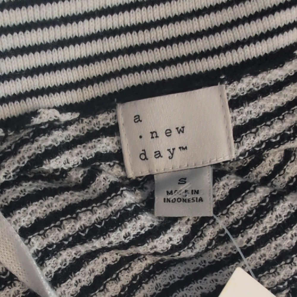 NWT Black/Cream Casual Long Sleeve Sweater Dress S - Picture 8 of 8